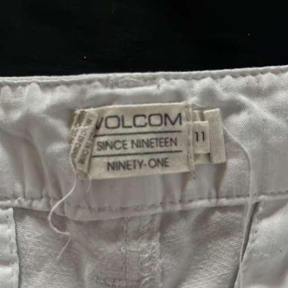 White volcom shorts - Picture 2 of 4
